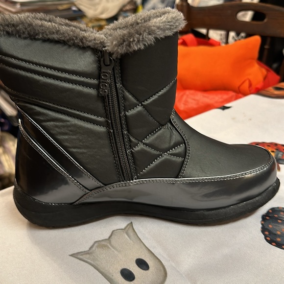 Woman’s Kileen Totes boots in size 9W.  These are new without tag - Picture 5 of 8